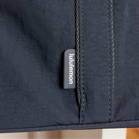 Lululemon Daily Multi-Pocket Tote Bag 20L - Picture 2 of 13